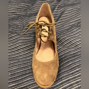 Lands End Suede heels